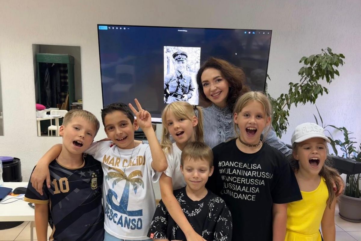 Юлия Литневская провела урок Мужества, посвященный подвигу Виктора Талалихина