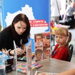 В Раменском округе «Единая Россия» подарила школьные наборы детям из семей, оказавшихся в сложной жизненной ситуации