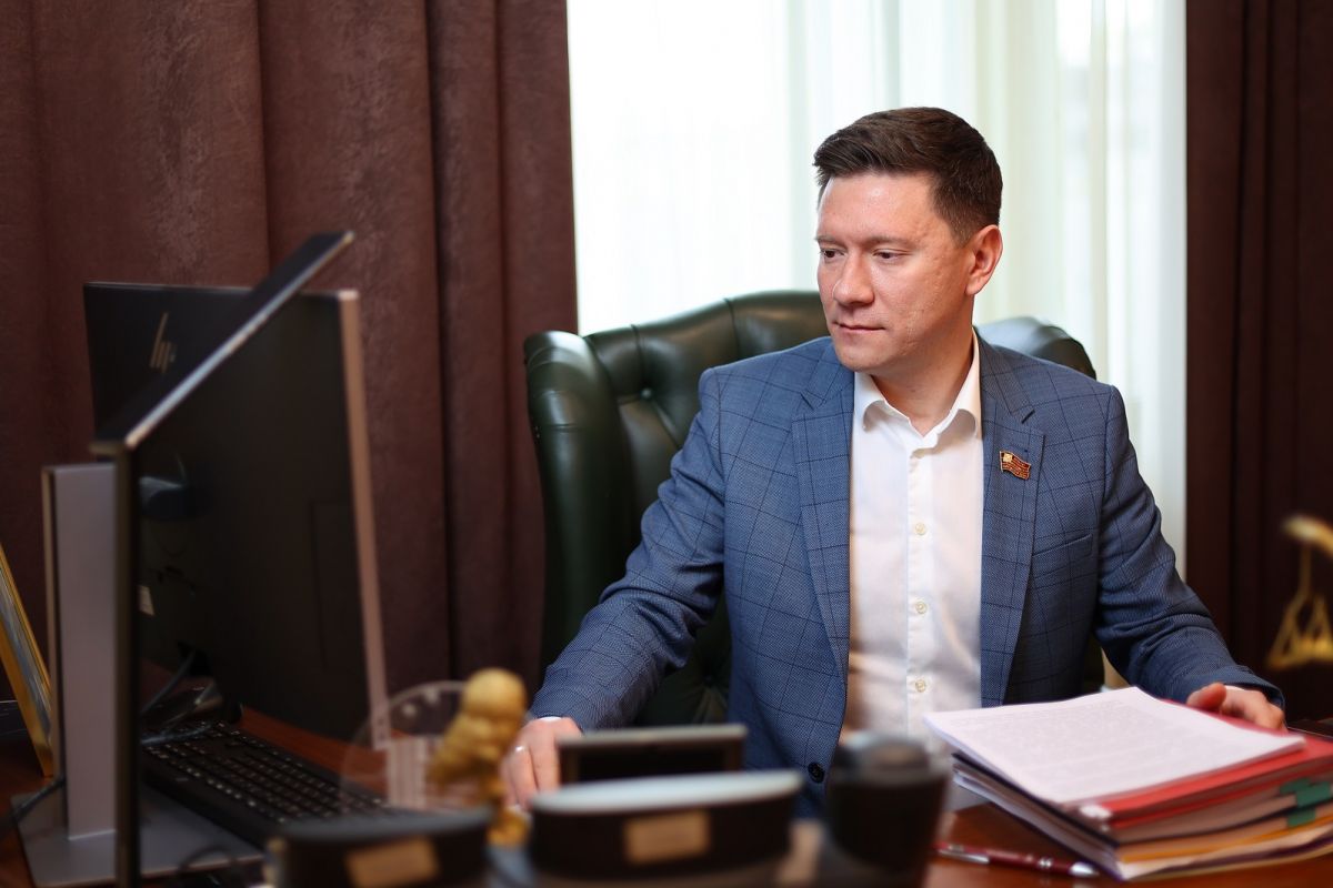 Александр Козлов по просьбе жителей добивается установки остановочного павильона в Коммунарке