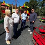 В Нахимовском районе партийцы проверили состояние детской и спортивной площадок