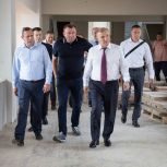 Мурат Кумпилов проверил ход работ капремонта СОШ № 17 в Майкопе