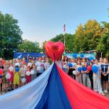 «Единая Россия» приняла участие в торжествах по случаю Дня государственного флага России