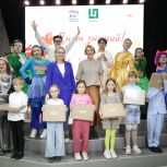 Елена Чечунова организовала праздник к 1 сентября для участников акции «Собери ребенка в школу» в Первоуральске
