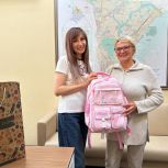 Депутат Лариса Картавцева вручила подарки к школе семьям участников СВО
