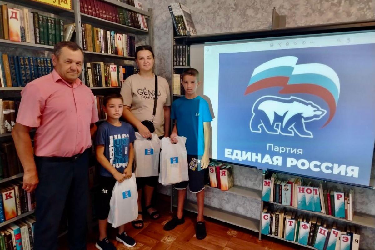 В Краснокутском районе проходит акция «Собери ребенка в школу»