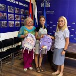 Наталья Кирюхина передала подарки детям к началу учебного года