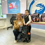 В Мурманске поздравили многодетные и малообеспеченные семьи с Днем флага