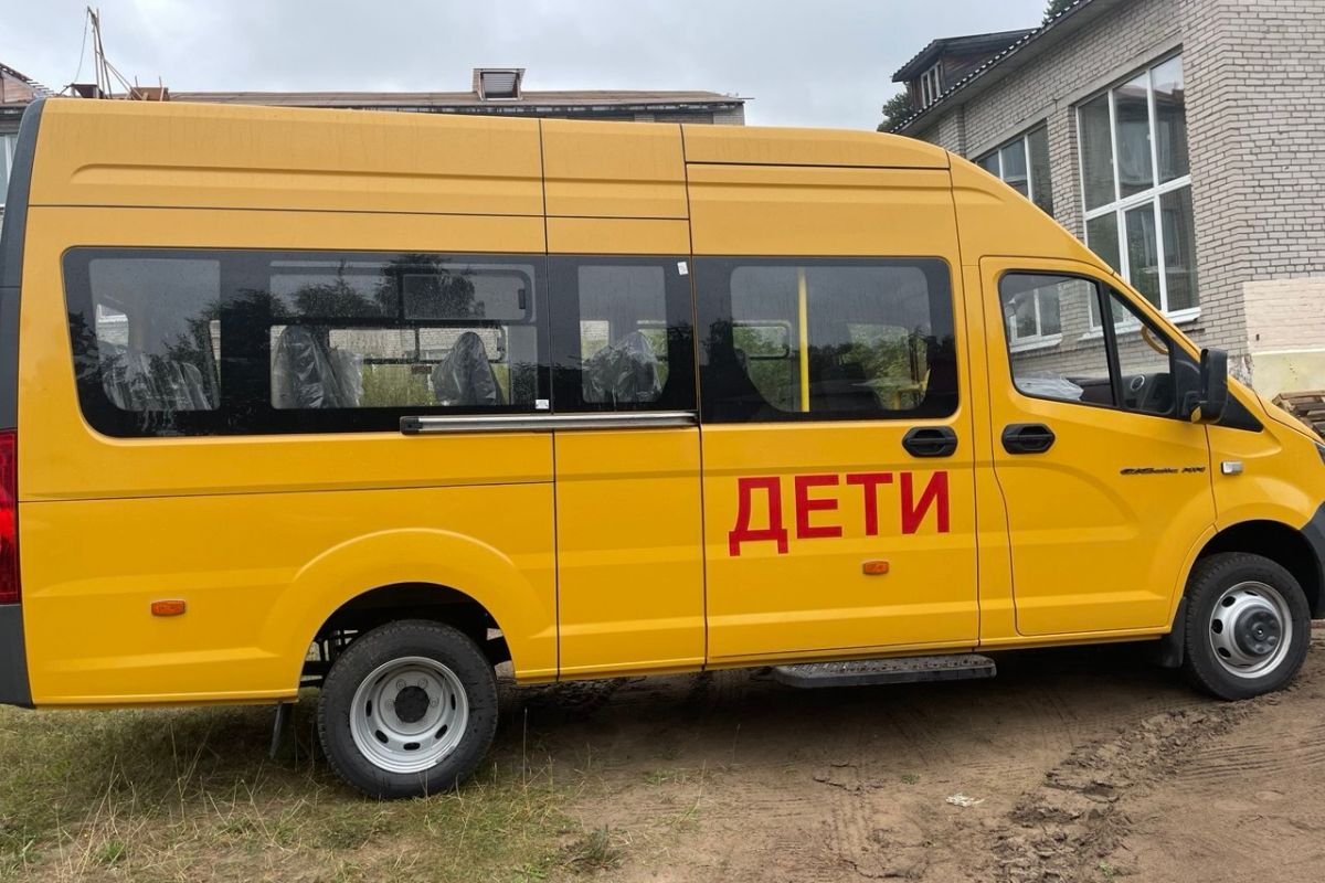 В Шенкурский округ поступили два новых школьных автобуса
