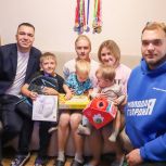 «Единая Россия» традиционно оказывает помощь в сборе детей к новому учебному году