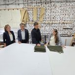 Дмитрий Репников провел встречу с волонтерским движением «Шьем для наших»