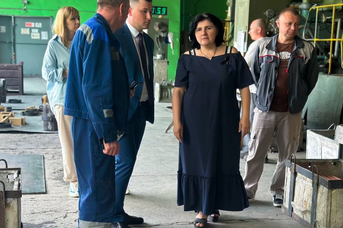 Павел Гранков посетил завод «Спецлит» в Козельском районе