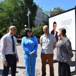 Депутат «Единой России» Ирина Жукова посетила фотовыставку «Донорство-на-Дону» в Шахтах