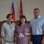 Татьяна Ильюченко вручила знаки ГТО муниципальным служащим Бийского района
