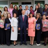 В Тюменской области новые книги пополнили школьные и сельские библиотеки