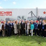 Депутаты Мосгордумы приняли участие в открытии мурала, посвященного 60-летию присвоения Москве звания «Город-герой»