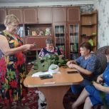 Активистка партпроекта «Женское движение Единой России Крвснопартизанского района открыла пункт плетения масксетей у себя дома