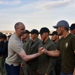 Денис Паслер с замминистра обороны РФ Юнус-Беком Евкуровым наградили победителей соревнований «Вызов»
