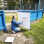 Ленинские партийцы благоустроили хоккейный корт в Екатеринбурге