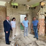 В Ельце единороссы проверили ход работ по ремонту детсада