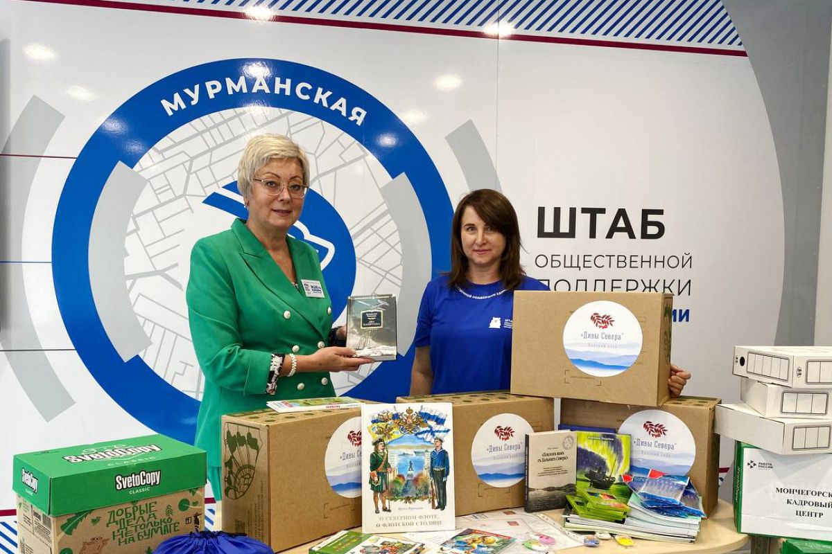 Женские клубы Мурманской области передали книги для детских библиотек подшефного региона