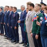 Владимир Нетёсов принял участие в мероприятии, приуроченном ко Дню Государственного флага