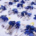 Александр Ведерников вручил ключи от новых квартир жителям Черемхово