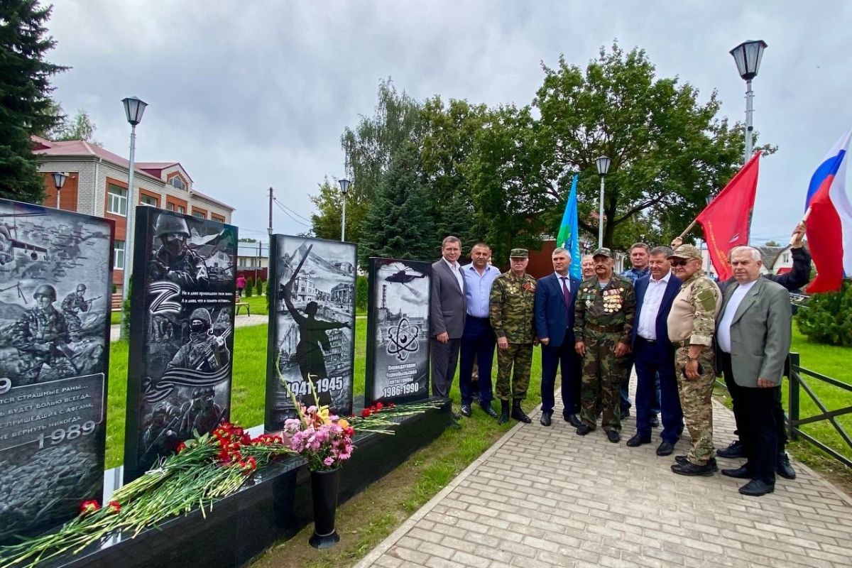 «Единая Россия» помогла создать мемориальный сквер в Старожиловском районе Рязанской области