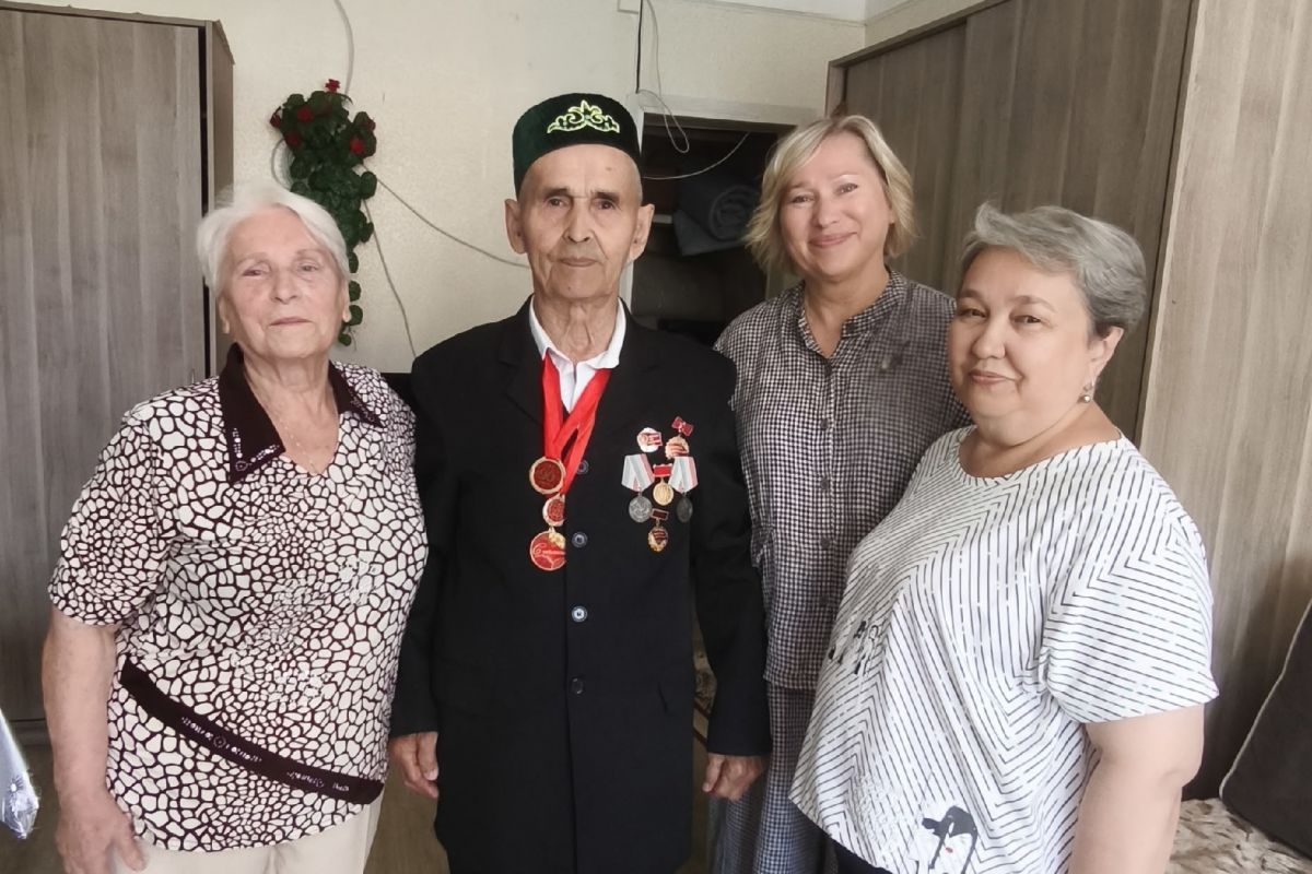 В Трёхгорном поздравили 90-летнего ветерана Хиялетдина Галиева