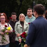 Молодежь Екатеринбурга выразила соболезнования жертвам атаки БПЛА в Нижнекамске