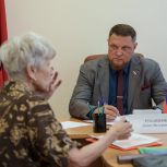 Депутат «Единой России» проконсультировал жителей Воронежа по юридическим вопросам