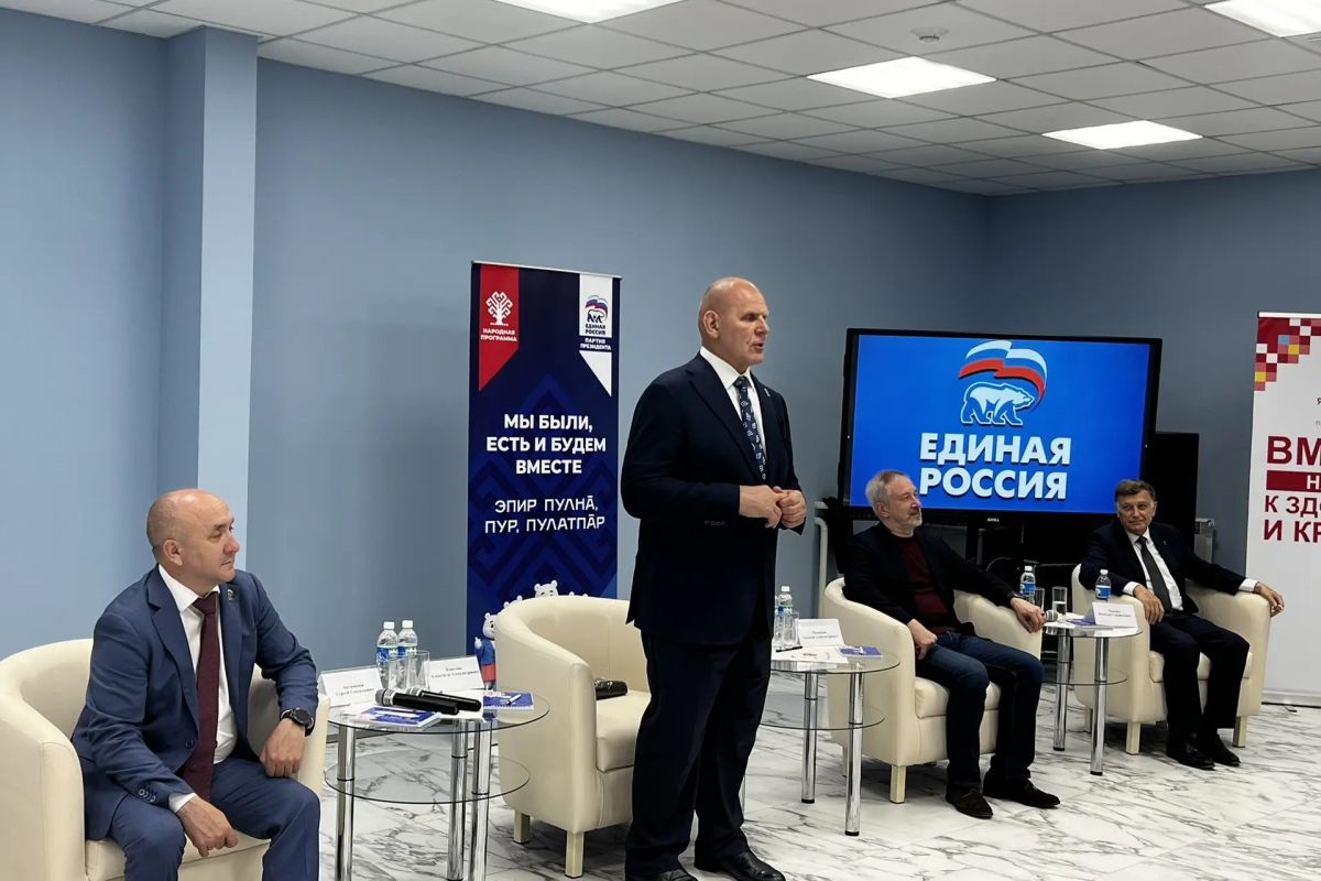 Александр Карелин провел рабочие встречи в Новочебоксарске