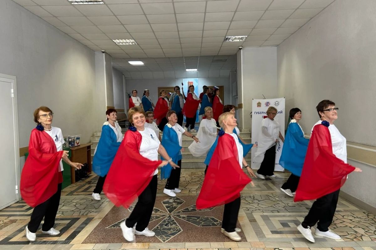 Активисты партийного проекта «Старшее поколение» готовятся ко Дню Государственного флага