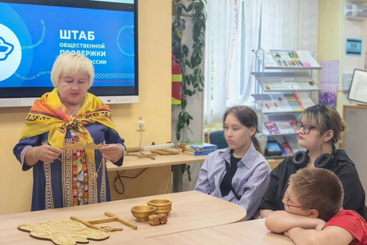 Единороссы Белоярского (ХМАО) рассказали подросткам об играх коренных народов Севера