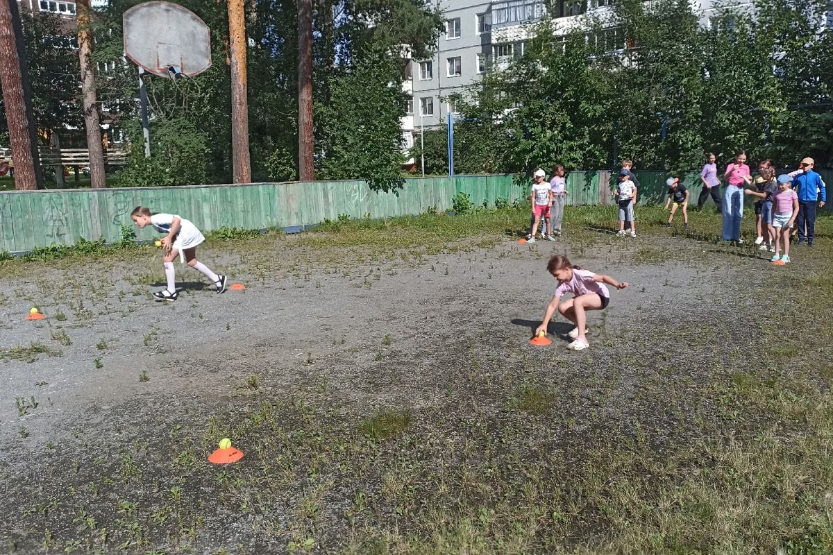 В Снежинске партийцы организовали для детей «веселые старты»