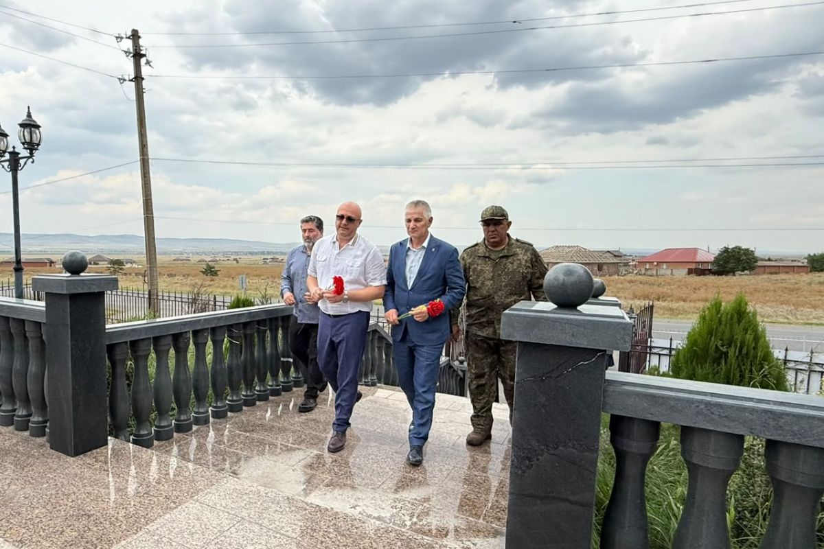 Память о герое - не только история: в Нижних Ачалуках почтили Валентина Эмирова