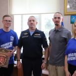 Молодогвардейцы поздравили военнослужащего 106-й гвардейской воздушно-десантной дивизии с Днем ВДВ