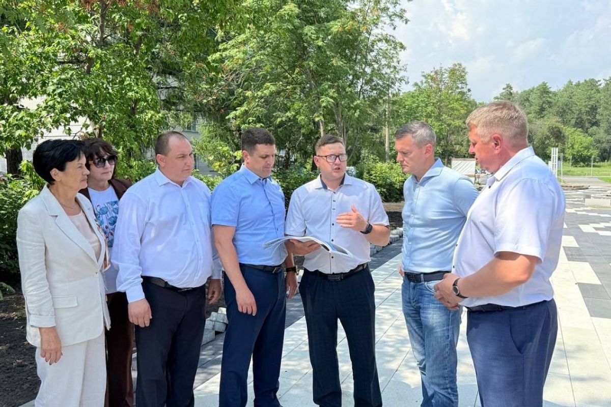 В поселке Южном продолжается благоустройство аллеи имени Анатолия Чепурко