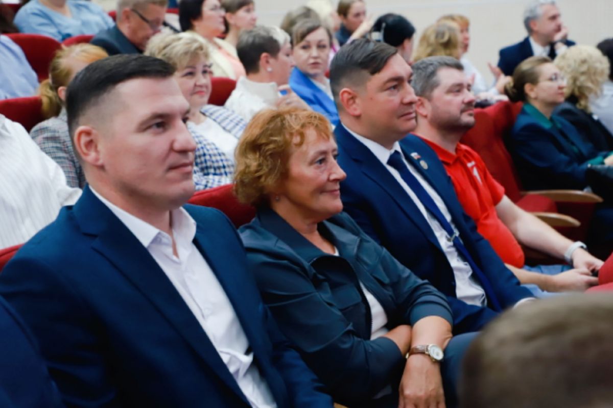 Лучших учителей Поморья чествовали на региональном августовском педсовете