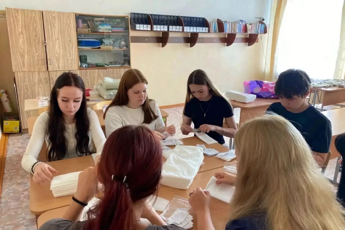 По инициативе «Женского движения Единой России» в Аркадаке Саратовской области организовали мастер-класс для школьников по изготовлению сухого душа