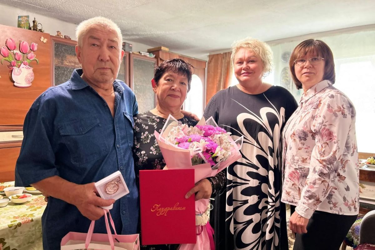 «Золотая» любовь: в Чебаркульском округе поздравили супругов с полувековым юбилеем брака