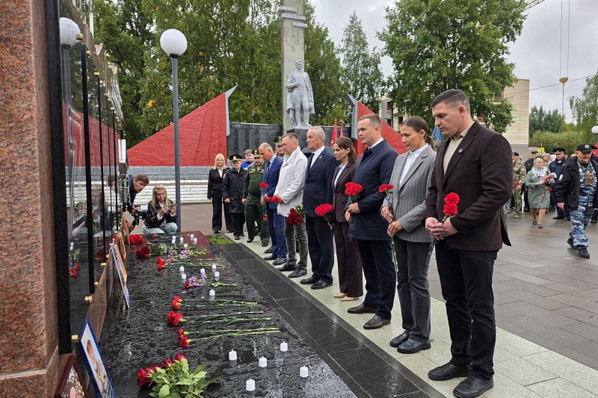 В Новодвинске торжественно открыли мемориал воинам, павшим в локальных конфликтах
