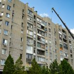 В Ясиноватой восстанавливают дом, пострадавший от 24 обстрелов