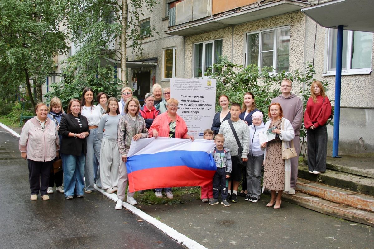 В Октябрьском округе Архангельска отметили завершение инициативного дворового проекта