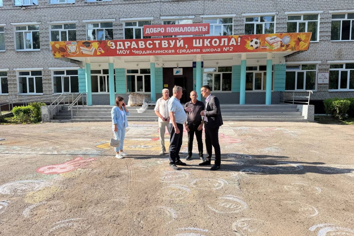 По инициативе «Единой России» в школах Чердаклинского района ведется капитальный ремонт и обновление территорий