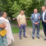 В сквере Энтузиастов обновили детский игровой городок и построили площадку для выгула собак