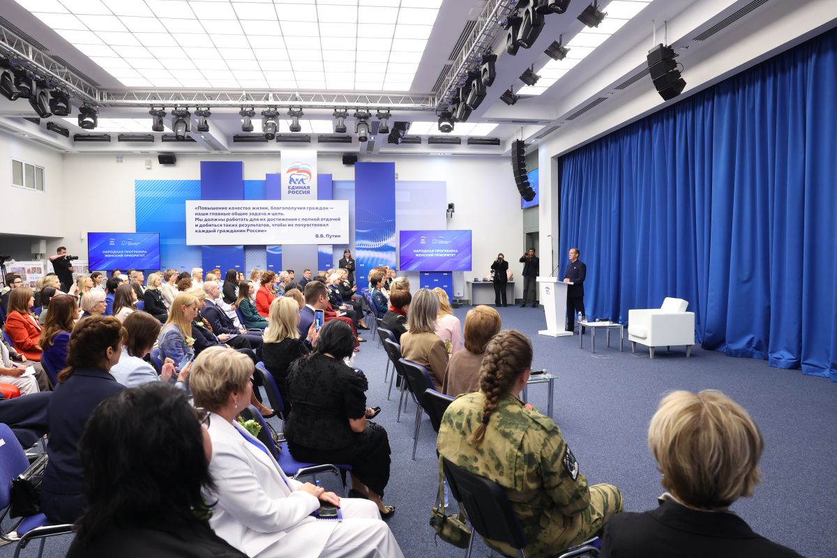 Дмитрий Медведев поддержал инициативу внедрения корпоративных программ диспансеризации непосредственно на предприятиях