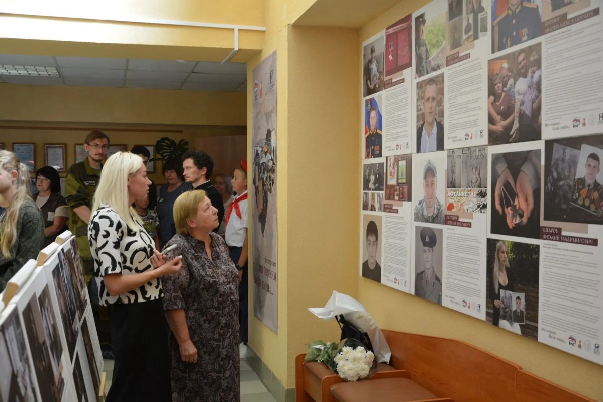«Огоньки памяти» зажглись в Рудне – в районной библиотеке открыли фотовыставку «Мы помним ваши имена…»