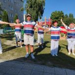Активисты партии провели в Вольске спортивную зарядку для жителей города