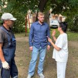Депутаты проинспектировали восстановление хоккейного корта на проспекте Братьев Коростелевых