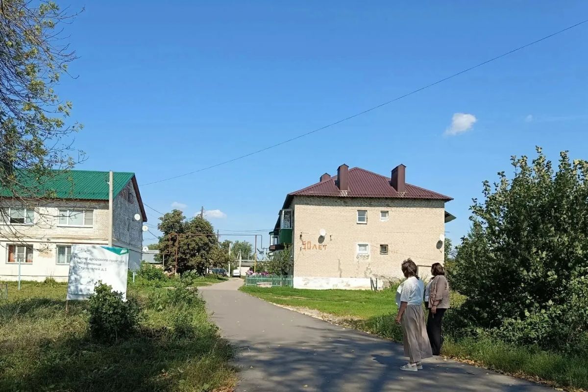 В Кирсановском округе обустроили новый асфальтированный проезд к домам в поселке Прямица